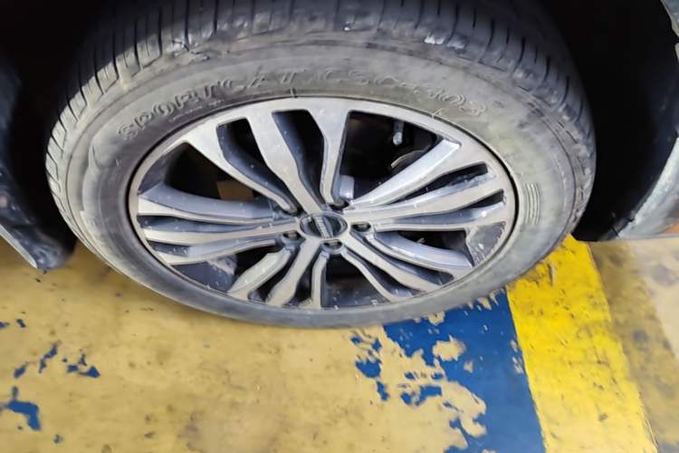 Used Haval F7 2019 2.0T Four-Wheel Drive 70th Anniversary Limited Edition Right Front Wheel Hub