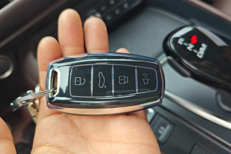 Used Haval F7 2019 2.0T Four-Wheel Drive 70th Anniversary Limited Edition Vehicle Key