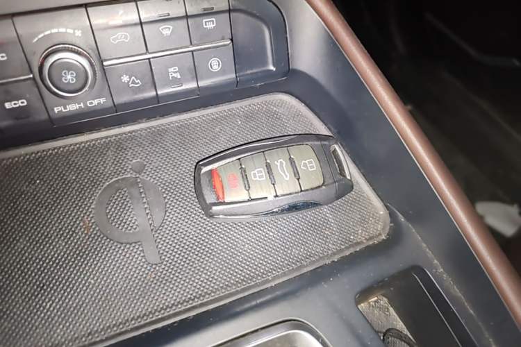 Used Haval F7 2019 2.0T Four-Wheel Drive 70th Anniversary Limited Edition Vehicle Key