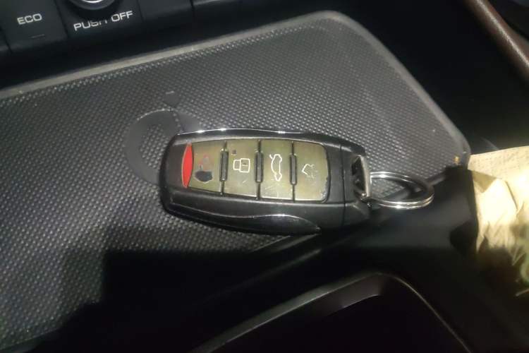 Used Haval F7 2019 2.0T Four-Wheel Drive 70th Anniversary Limited Edition Vehicle Key