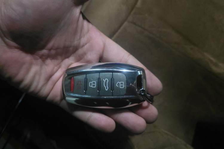 Used Haval F7 2019 2.0T Four-Wheel Drive 70th Anniversary Limited Edition Vehicle Key