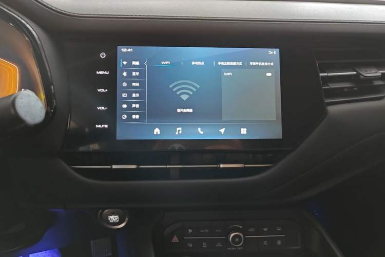 Used Haval F7 2020 2.0T Two-Wheel Drive i-Van Audio And AC Panel