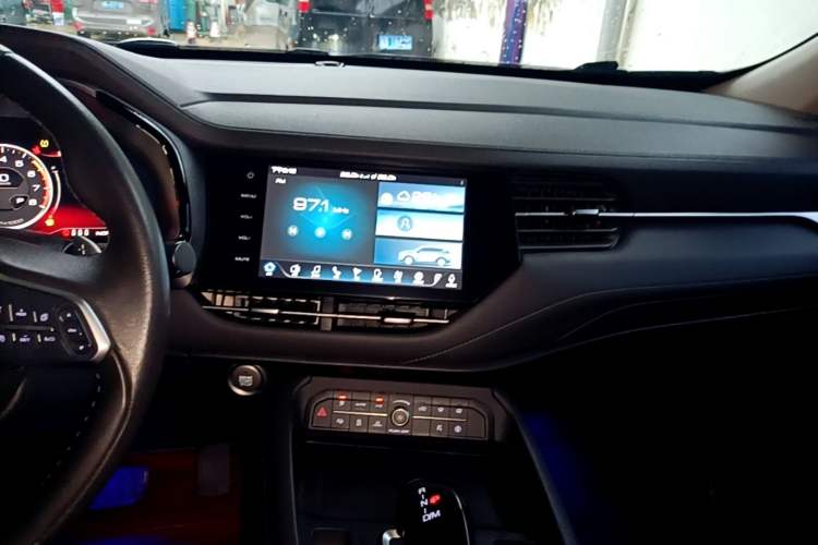 Used Haval F7 2020 2.0T Two-Wheel Drive i-Van Audio And AC Panel