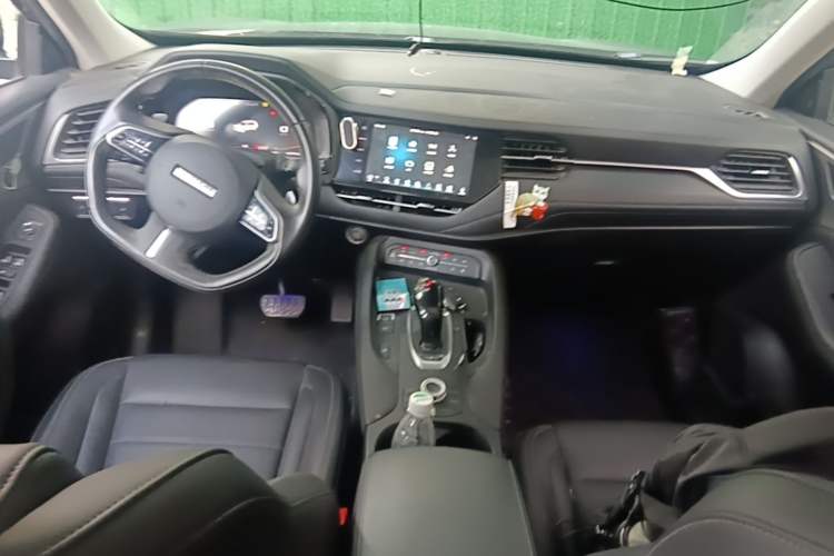 Used Haval F7 2020 2.0T Two-Wheel Drive i-Van Center Console