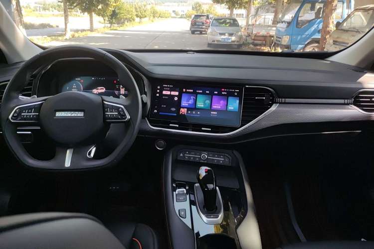 Used Haval F7 2020 2.0T Two-Wheel Drive i-Van Center Console