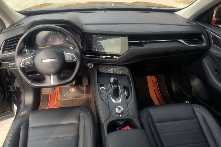 Used Haval F7 2020 2.0T Two-Wheel Drive i-Van Center Console