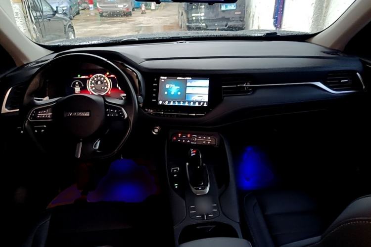 Used Haval F7 2020 2.0T Two-Wheel Drive i-Van Center Console