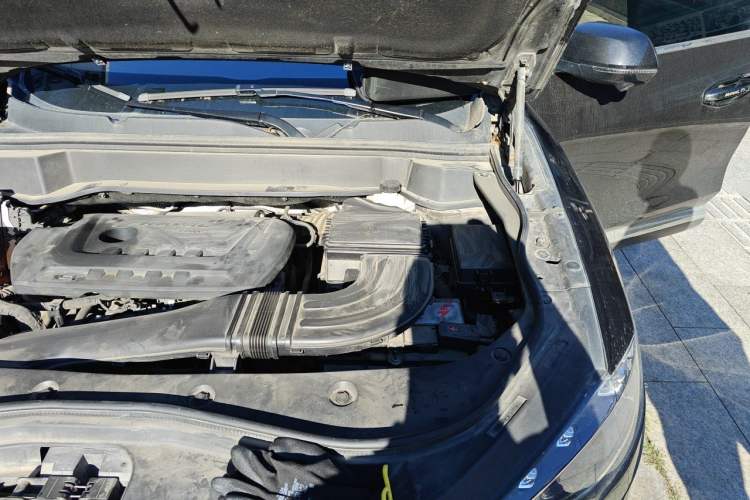 Used Haval F7 2020 2.0T Two-Wheel Drive i-Van Engine Bay Left