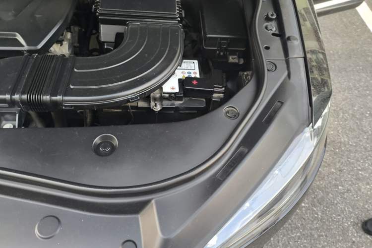 Used Haval F7 2020 2.0T All-Wheel Drive iJoy Engine Bay Left