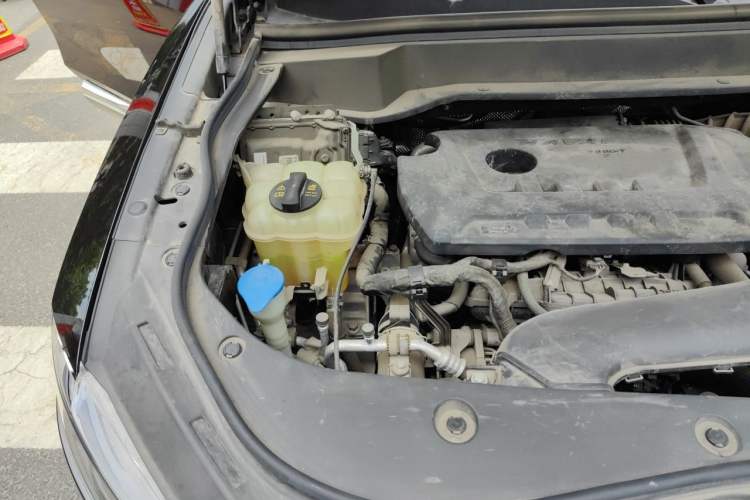 Used Haval F7 2020 2.0T Two-Wheel Drive i-Van Engine Bay Right