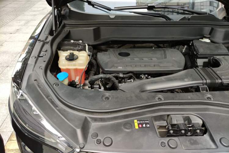 Used Haval F7 2020 2.0T Two-Wheel Drive i-Van Engine Bay Right