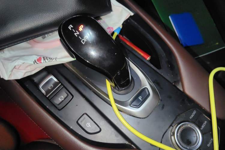 Used Haval F7 2020 2.0T Two-Wheel Drive i-Van Gear Lever