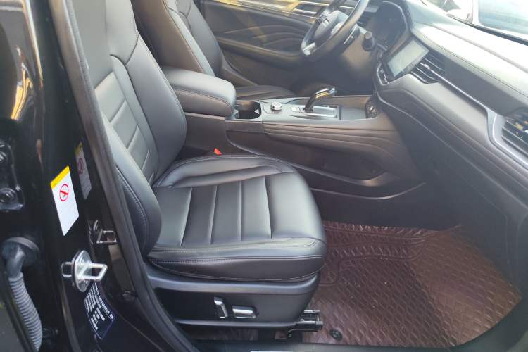 Used Haval F7 2020 2.0T Two-Wheel Drive i-Van Interior 9