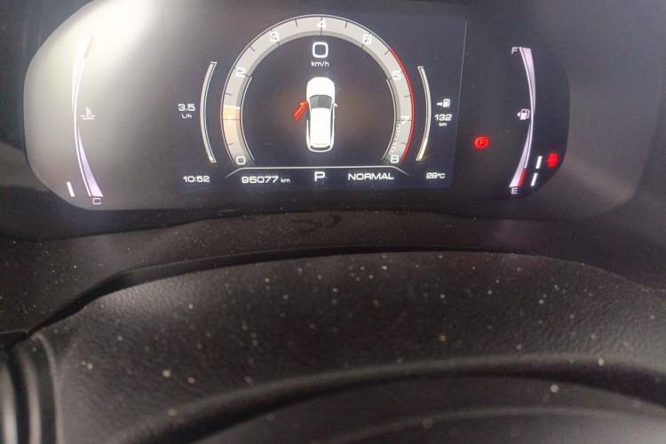 Used Haval F7 2020 2.0T Two-Wheel Drive i-Active Odometer Close Up