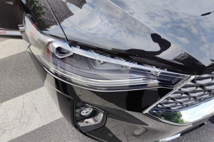 Used Haval F7 2020 2.0T Two-Wheel Drive i-Van Right Front Headlight