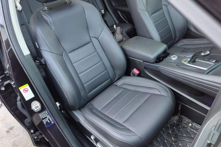 Used Haval F7 2020 2.0T All-Wheel Drive iJoy Right Front Seat