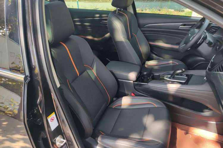 Used Haval F7 2020 2.0T Two-Wheel Drive i-Van Right Front Seat