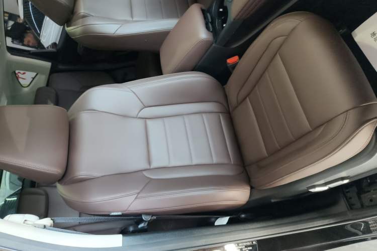 Used Haval F7 2020 2.0T All-Wheel Drive iJoy Right Front Seat