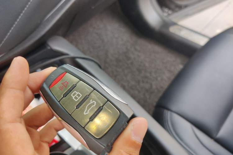 Used Haval F7 2020 2.0T All-Wheel Drive iJoy Vehicle Key