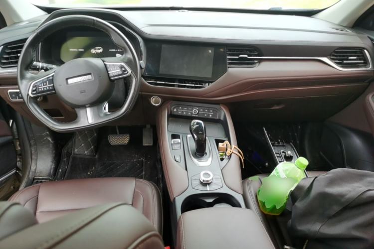 Used Haval F7 2020 1.5T Two-Wheel Drive i-Trend Center Console