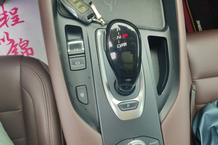 Used Haval F7 2020 2.0T All-Wheel Drive iJoy Gear Lever