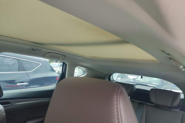 Used Haval F7 2020 2.0T All-Wheel Drive iJoy Headliner