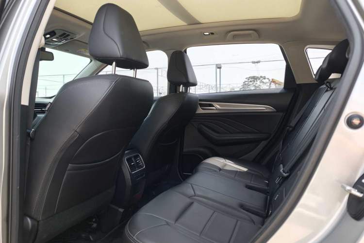 Used Haval F7 2020 2.0T Two-Wheel Drive i-Van Interior 3