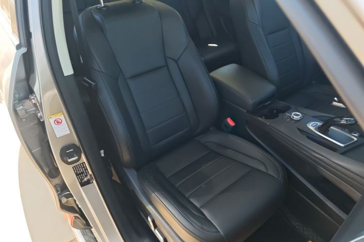 Used Haval F7 2020 2.0T Two-Wheel Drive i-Van Right Front Seat