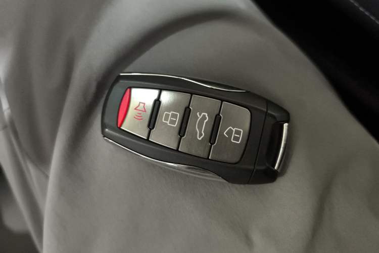 Used Haval F7 2020 2.0T Two-Wheel Drive i-Active Vehicle Key
