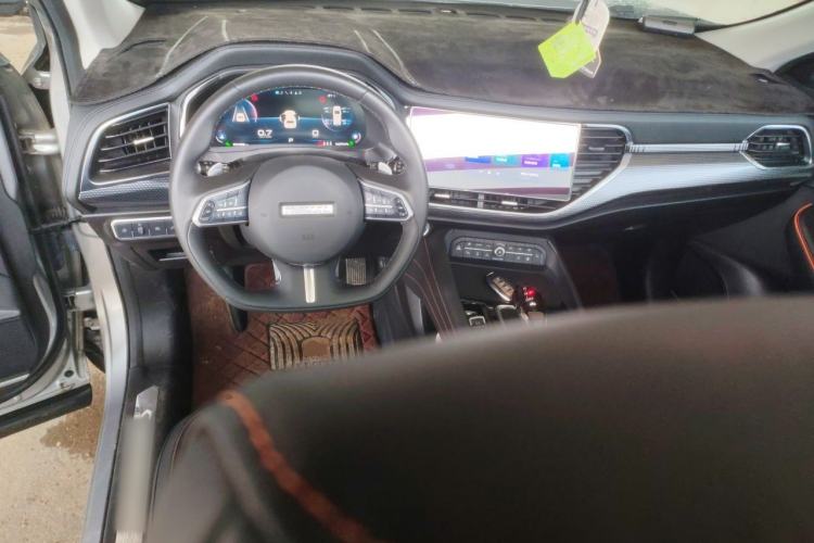 Used Haval F7 2020 2.0T Two-Wheel Drive i-Van Center Console