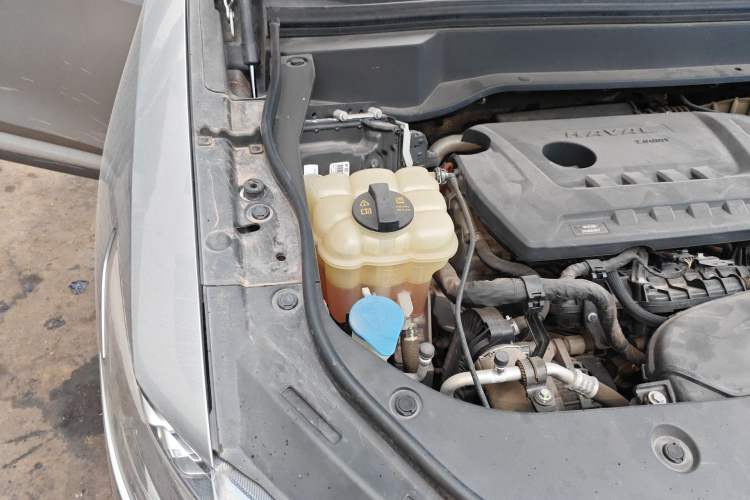 Used Haval F7 2020 2.0T All-Wheel Drive iJoy Engine Bay Right