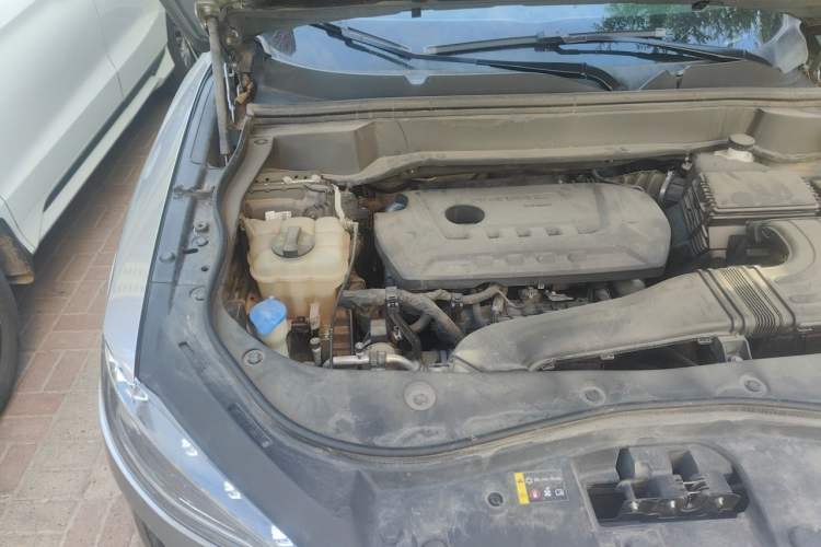 Used Haval F7 2020 2.0T Two-Wheel Drive i-Van Engine Bay Right
