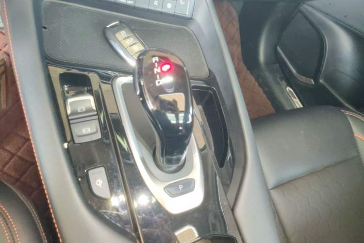 Used Haval F7 2020 2.0T Two-Wheel Drive i-Van Gear Lever
