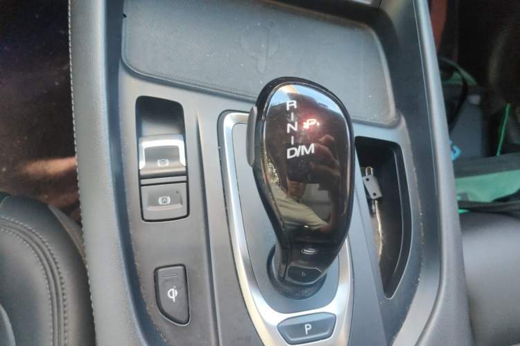 Used Haval F7 2020 2.0T Two-Wheel Drive i-Van Gear Lever
