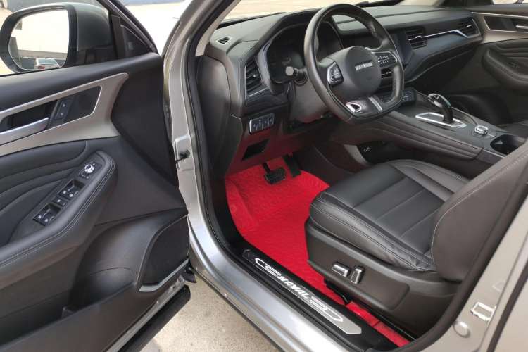 Used Haval F7 2020 1.5T Two-Wheel Drive i-Trend Interior 2