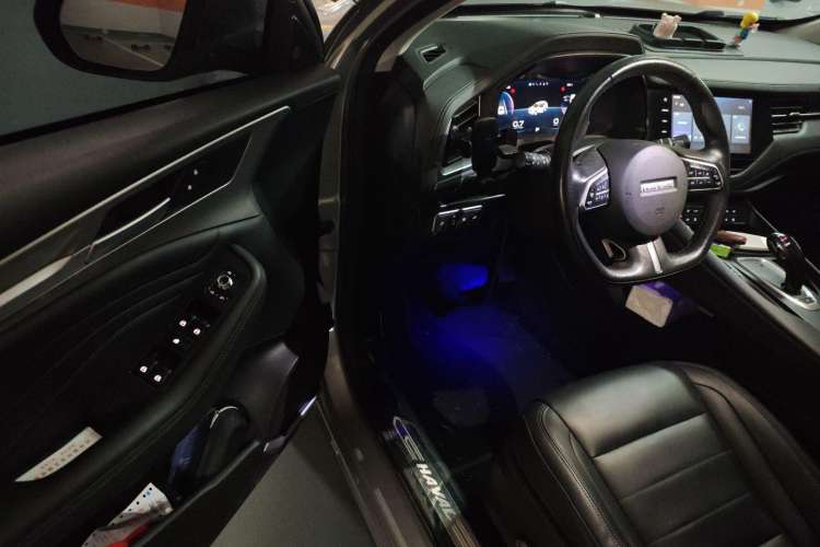 Used Haval F7 2020 2.0T Two-Wheel Drive i-Van Interior 2