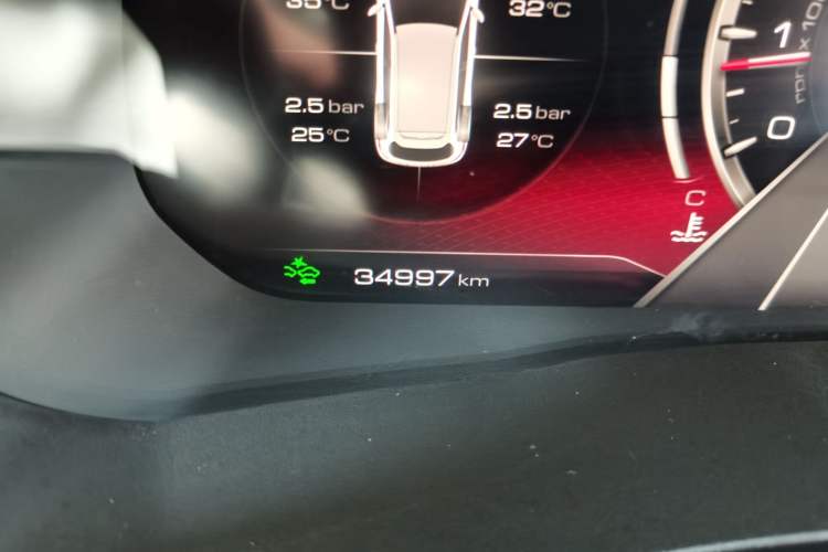 Used Haval F7 2020 1.5T Two-Wheel Drive i-Trend Odometer Close Up