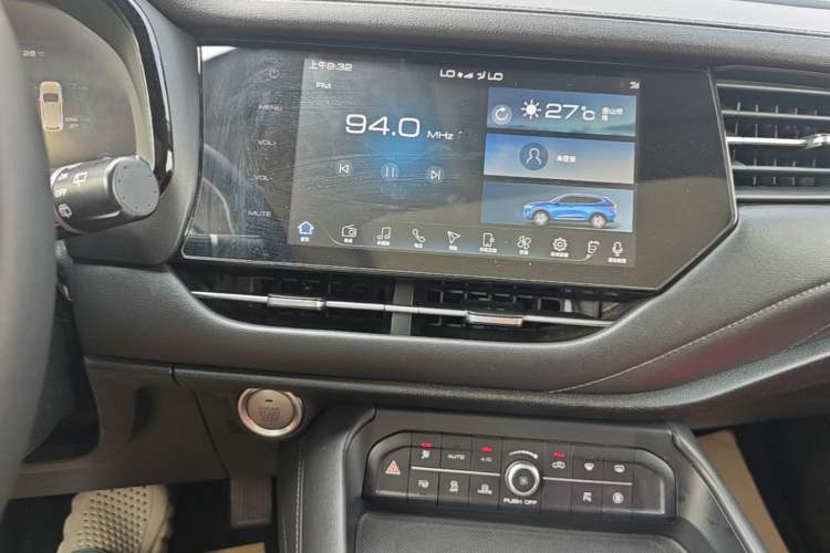 Used Haval F7 2020 2.0T Two-Wheel Drive i-Van Audio And AC Panel
