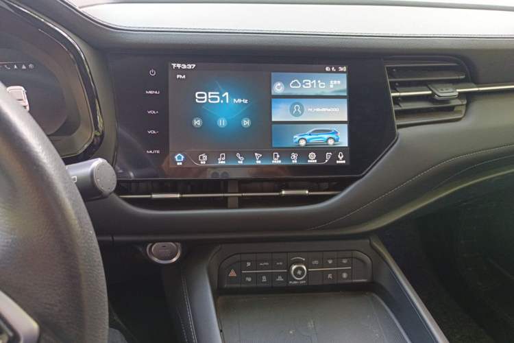 Used Haval F7 2020 2.0T Two-Wheel Drive i-Van Audio And AC Panel