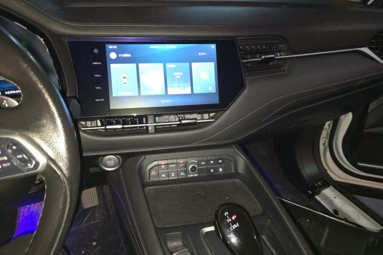 Used Haval F7 2020 2.0T Two-Wheel Drive i-Van Audio And AC Panel