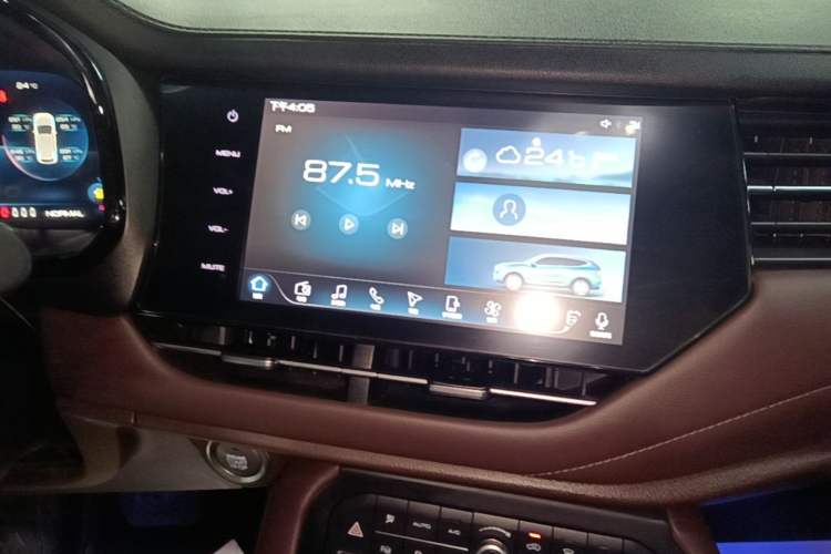 Used Haval F7 2020 2.0T Two-Wheel Drive i-Van Audio And AC Panel