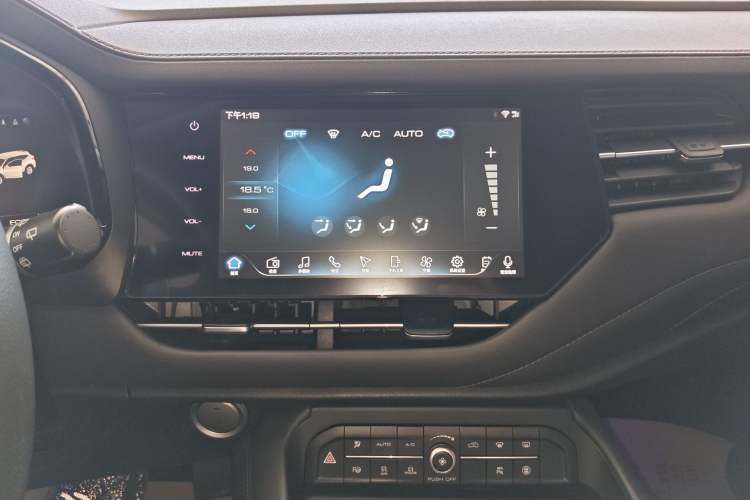 Used Haval F7 2020 2.0T Two-Wheel Drive i-Van Audio And AC Panel