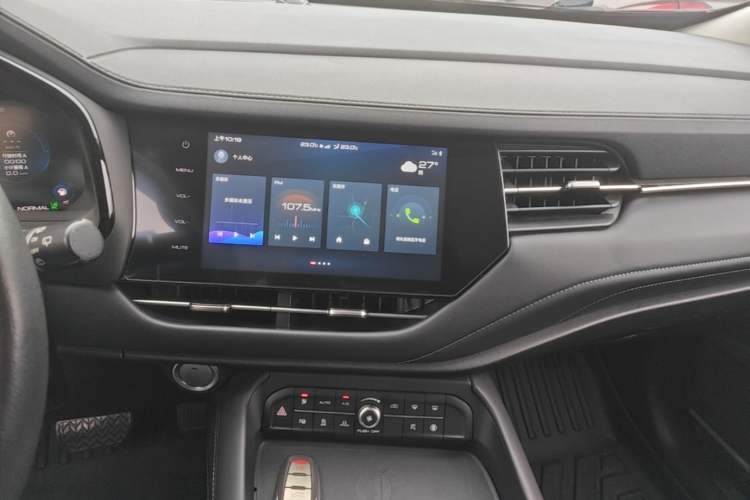 Used Haval F7 2020 2.0T Two-Wheel Drive i-Van Audio And AC Panel