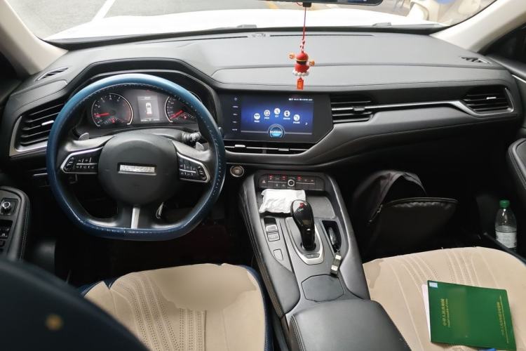 Used Haval F7 2020 1.5T Two-Wheel Drive iCool Center Console