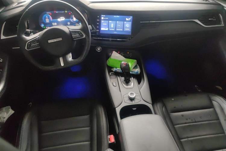 Used Haval F7 2020 2.0T Two-Wheel Drive i-Van Center Console