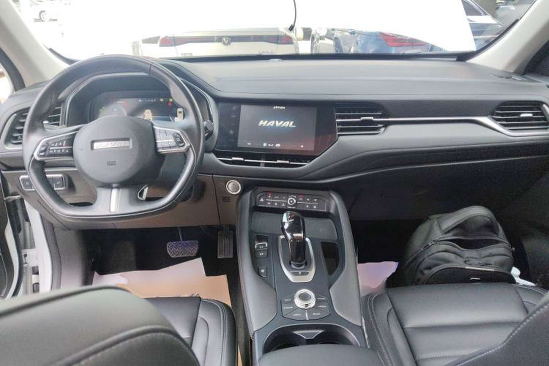 Used Haval F7 2020 2.0T Two-Wheel Drive i-Van Center Console