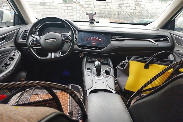 Used Haval F7 2020 1.5T Two-Wheel Drive i-Type Center Console