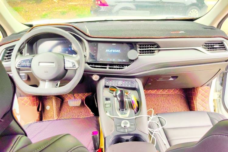 Used Haval F7 2020 2.0T All-Wheel Drive iJoy Center Console