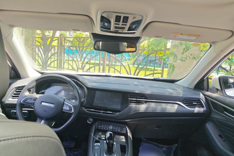 Used Haval F7 2020 2.0T Two-Wheel Drive i-Van Center Console