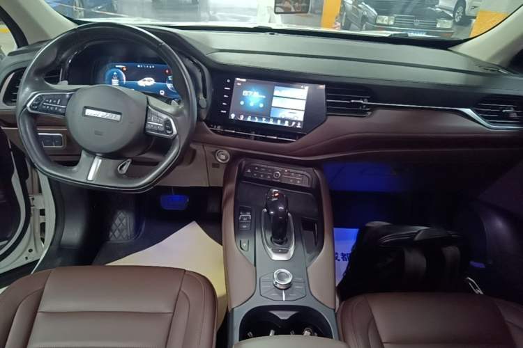 Used Haval F7 2020 2.0T Two-Wheel Drive i-Van Center Console